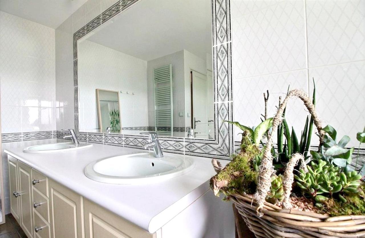 Maison Spacieuse A Plougonven Avec Jacuzzi Et Jardin מראה חיצוני תמונה