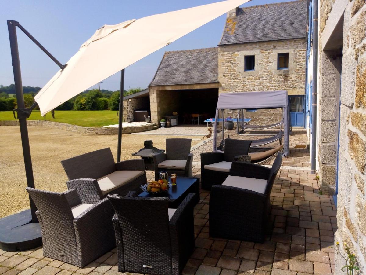 Maison Spacieuse A Plougonven Avec Jacuzzi Et Jardin מראה חיצוני תמונה